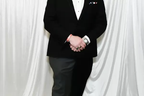 8509887-200-vertical-285